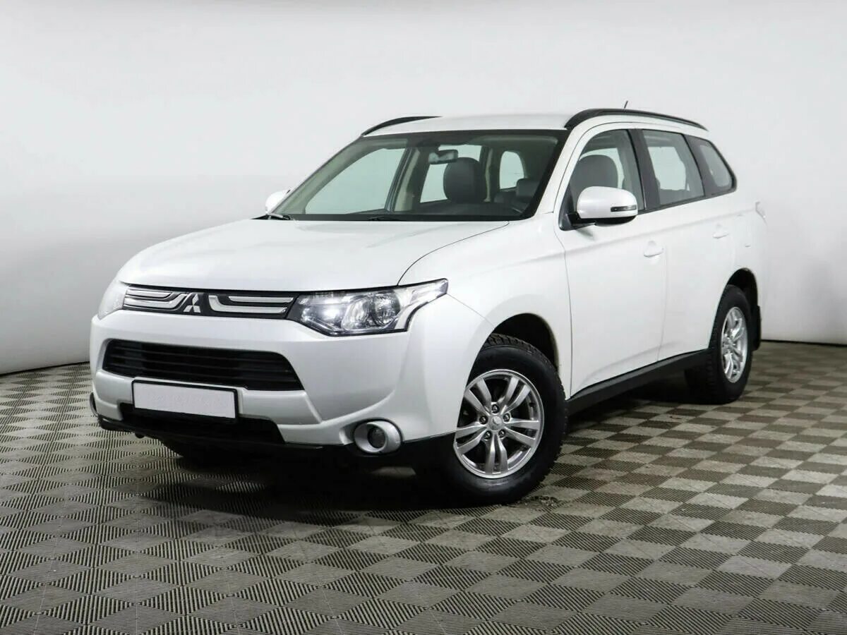 Митсубиси аутлендер 3.0 купить. Mitsubishi Outlander 2012. Митсубиси Аутлендер 2013г. Mitsubishi Outlander III 2012. Mitsubishi Outlander 2013.