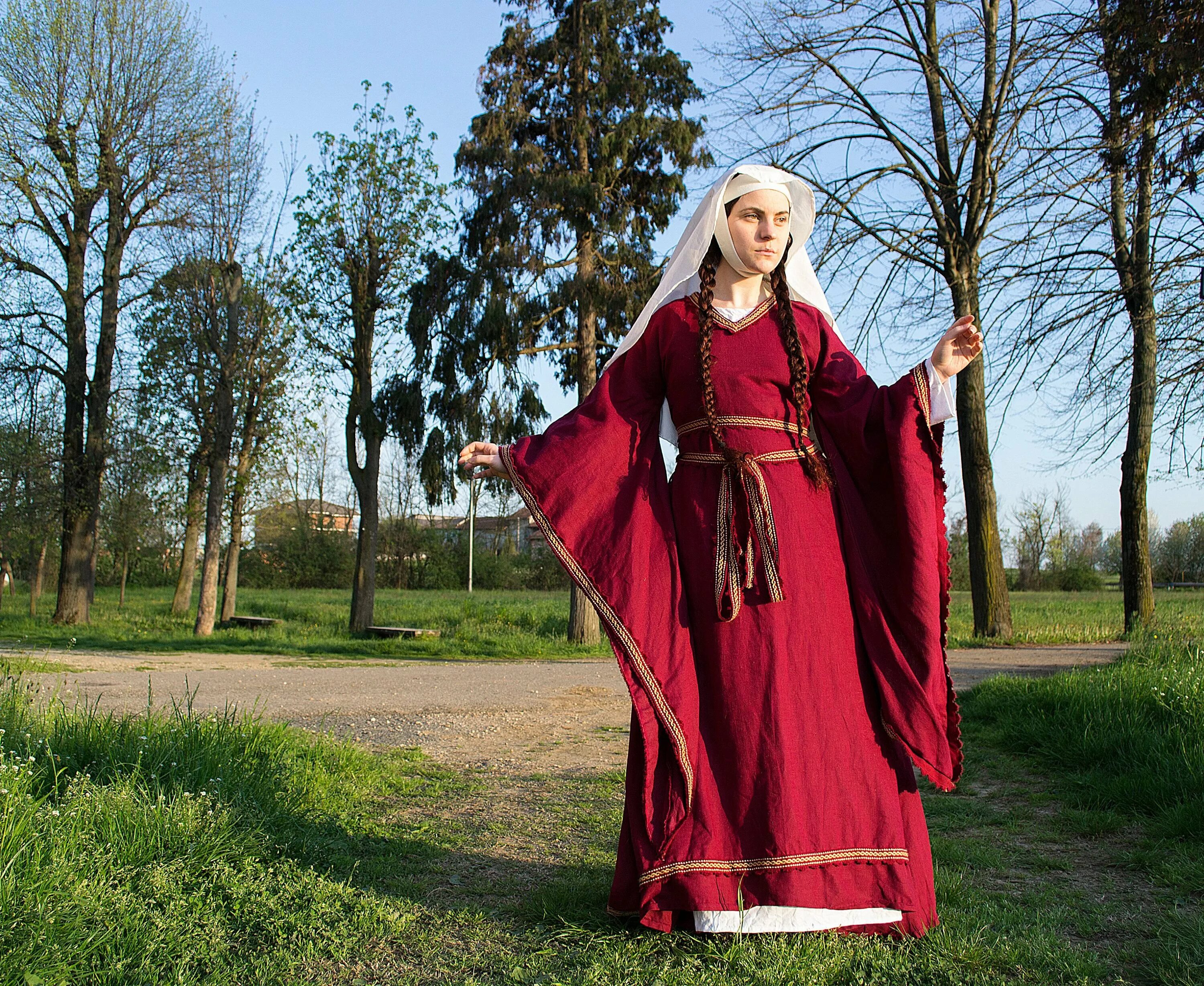 Блио 12 века. Блио одежда средневековья. Блио женское. Блио средневековье. Не твоя элен блио слушать