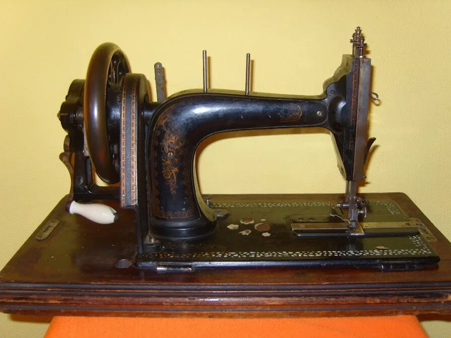 Швейная машинка Феникс 182. Швейная машина Зингер 3515. Стараяшвеиная машинка. Авито старые швейные машинки