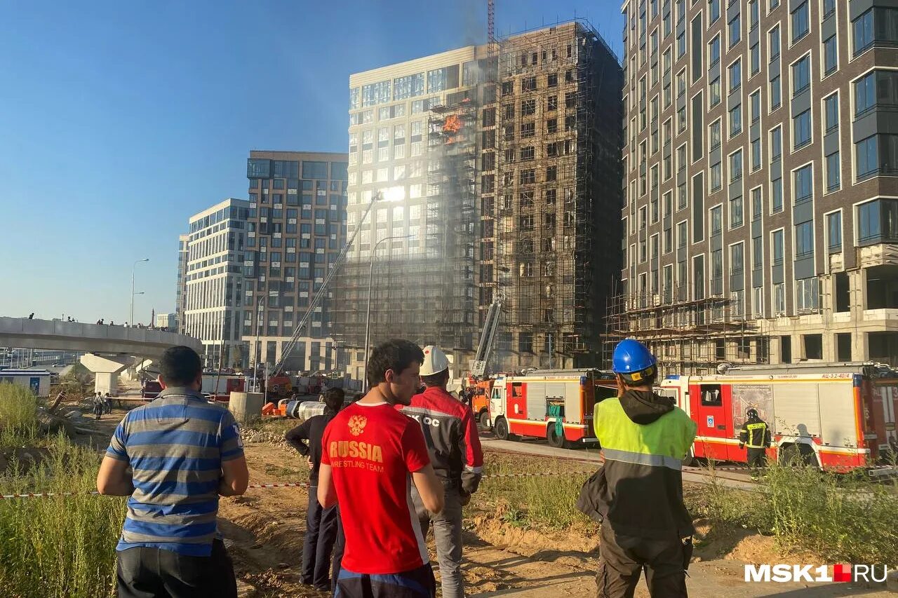 Горит новостройка. Горит жк west garden. Пожар в жилом комплексе. Горит жк west garden. Горит жк west garden.