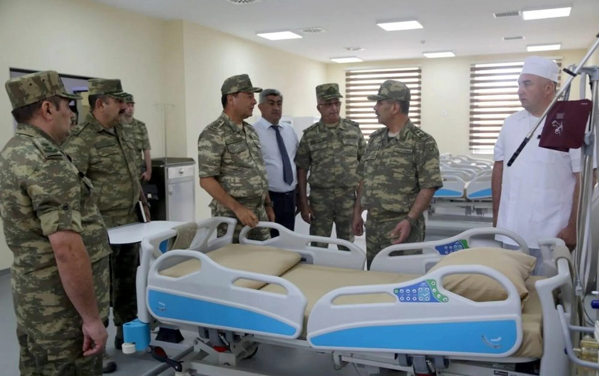 Новые военные госпитали. Военный госпиталь Азербайджана Эльхан. Современный военный госпиталь. Военный госпиталь на 150 коек. Военные госпитали оборудование.