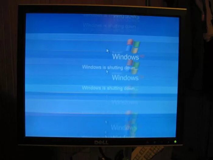 Проблемы с монитором. Чёрная горизонтальная полоса на экране монитора. Горизонтальные полосы на экране ноутбука. Мерцающие полосы на мониторе. Мерцающая полоса на экране
