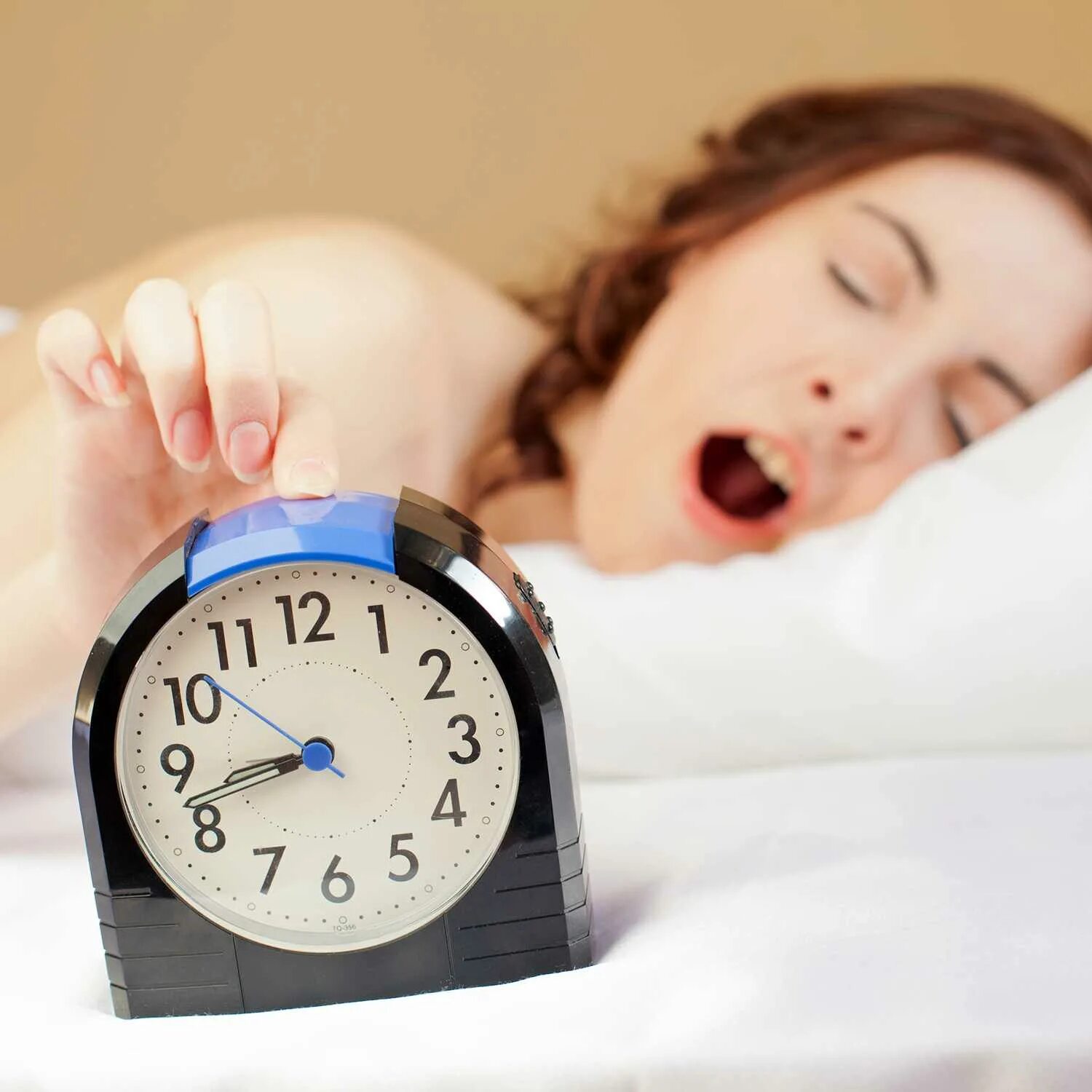 Часов лени. Часы будильник. Сон будильник. Человек с часами. Лень и сон.