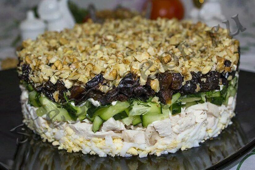 Рецепт салата с черносливом и грецким орехом