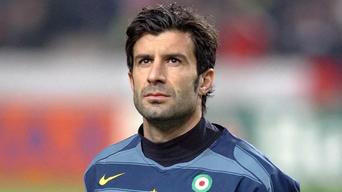 Луиш фигу футболист. Луиш фигу реал мадрид. Луиш фигу фото. Луиш фигу. Луиш фигу.