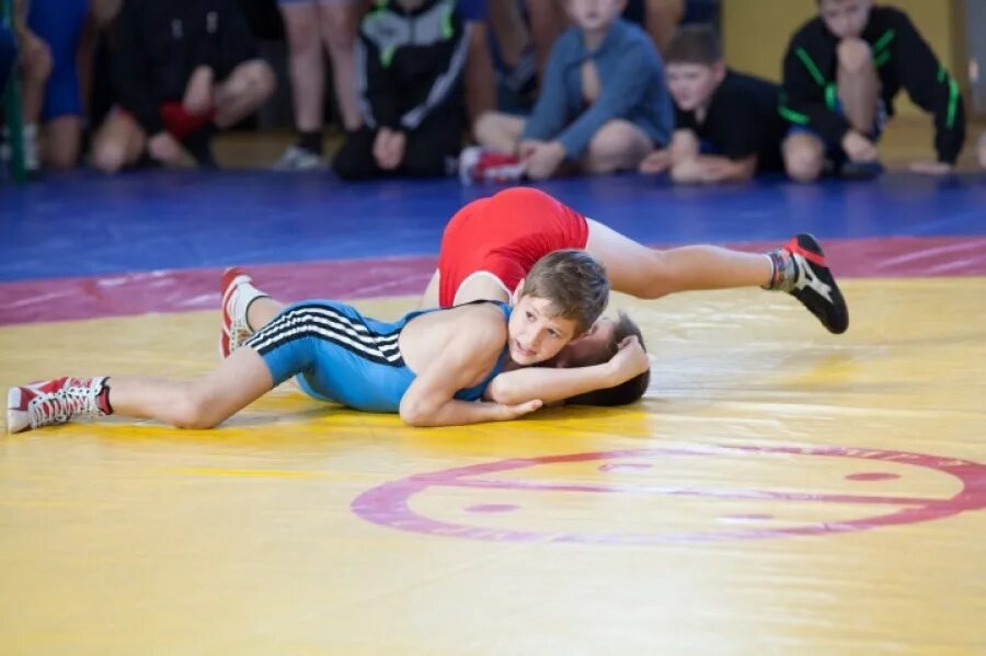 греко римская борьба судья. турнир по греко-римской борьбе памяти с. турнир по греко-римской борьбе бор. греко римская борьба ярославль локомотив. греко-римской борьбе артема селиверстова.