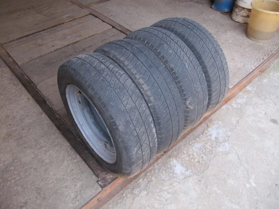 Колеса на таврию. Колеса на таврию 155/70/13. резина 175 70 13 на таврию. резина michelin на 13. заз таврия колесо.