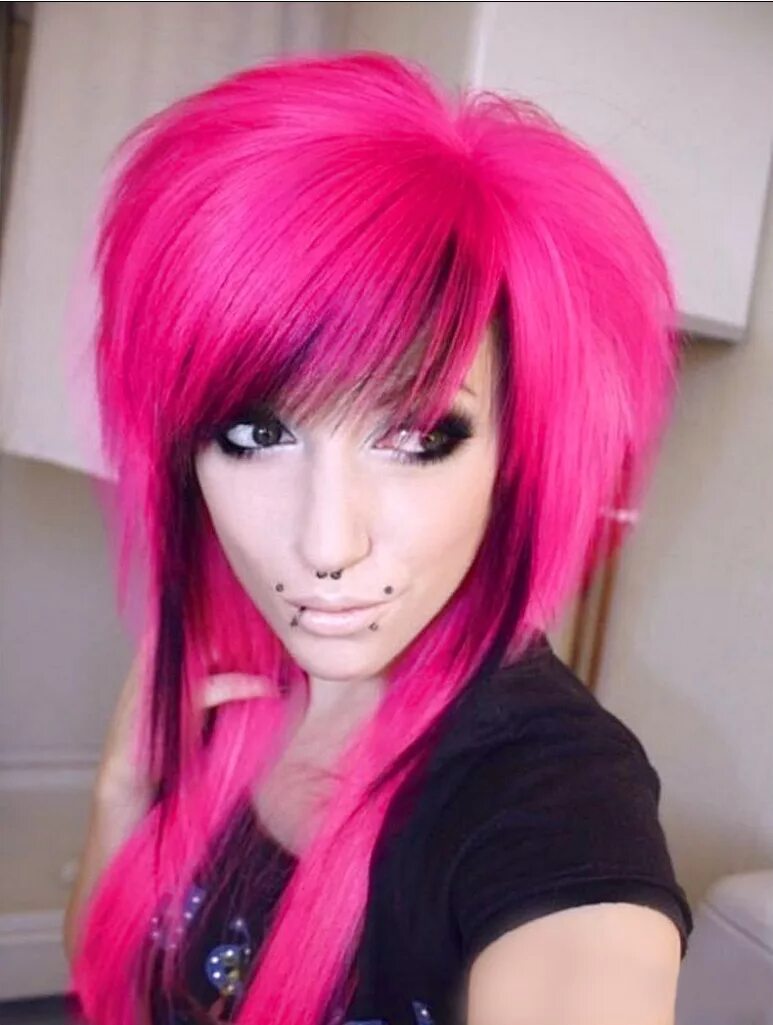 Эмо бомба. Эмо девушки. Розовые волосы. Эмо челка. Прически в стиле эмо.