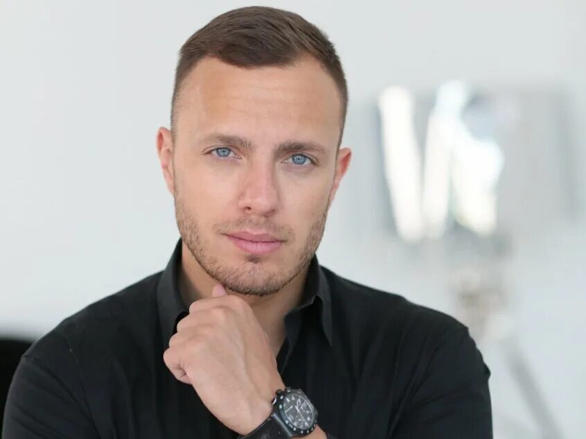 Ведущие доброе утро 1 канал фамилии. Тимур соловьев. тимур соловьев ведущий. ведущий 1 канала тимур соловьев. ведущий доброго утра тимур соловьев.