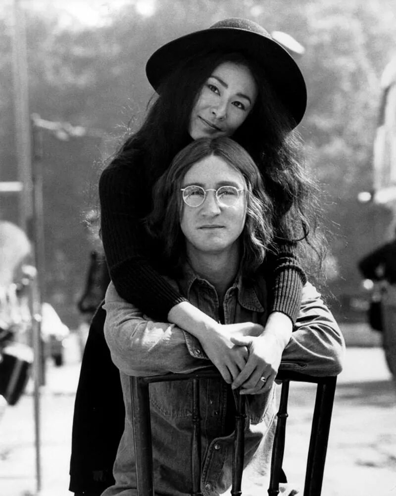 Вдова леннона. Джон Леннон и Йоко оно. Жена Джона Леннона Йоко оно. Йоко оно и Джон Леннон в молодости. Йоко оно в молодости.