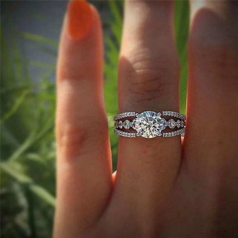 Кольцо вилсаком. Помолвочное кольцо необычное. Необычные кольца. Оригинальные кольца для Помолвки. Необычные кольца с бриллиантами.