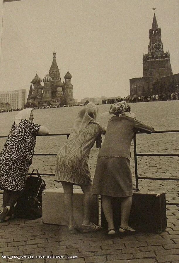 Счастливые советские люди. Старушка с фотоаппаратом. Советские люди. Редкие советские фото. Редкие советские фото.