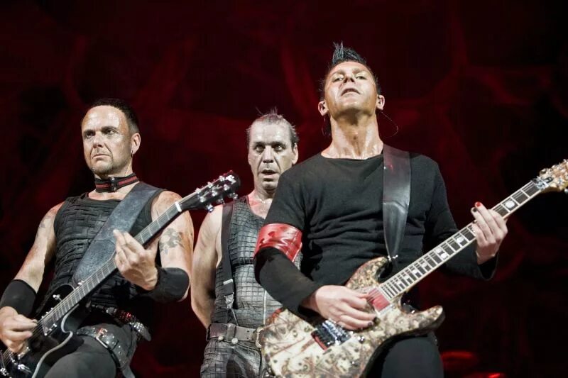 Rammstein жанр. Группа рамштайн. Немецкая рок группа рамштайн. Рок музыканты рамштайн. Состав группы рамштайн.