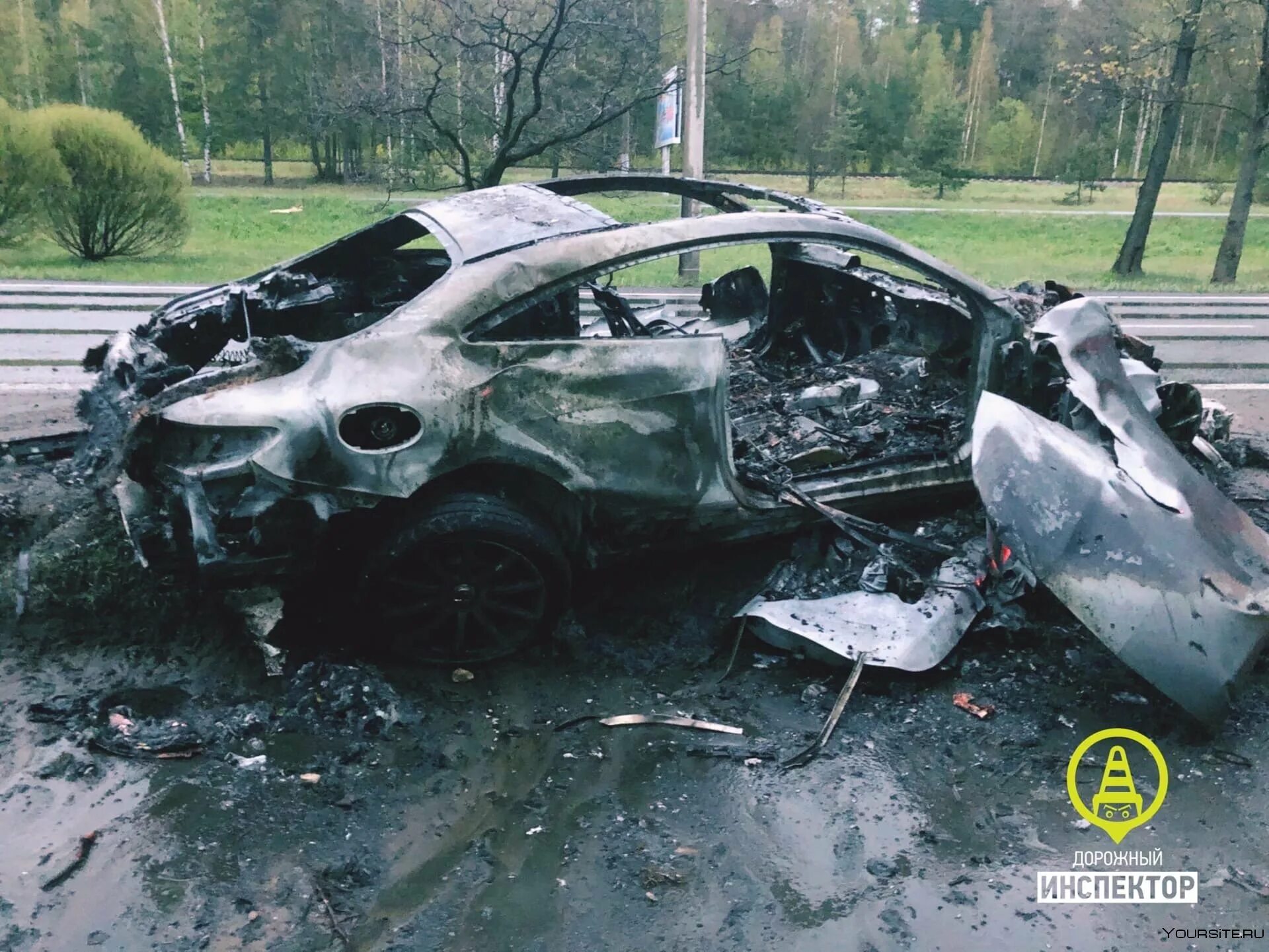 Битый мерседес 211. Разбитый мерседес w220. Разбитый 220 мерседес. Разбитый в хлам мерседес е 200. Разбитый мерседес w211.