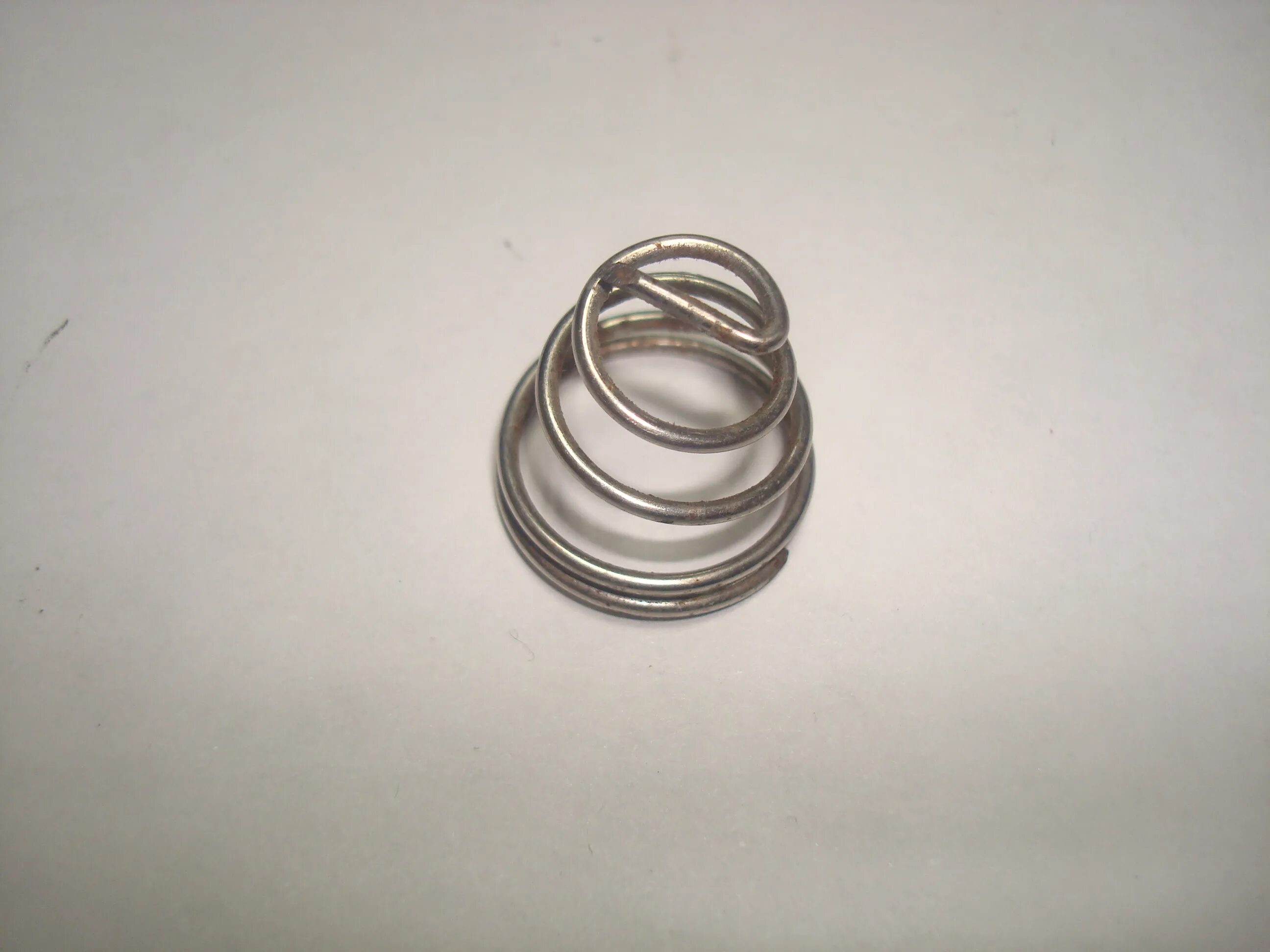 5102729 пружина. пружина натяжения нити. натяжитель нити оверлока запчасть. пружина для швейной машины brother 2250. пружина натяжителя нити siruba.