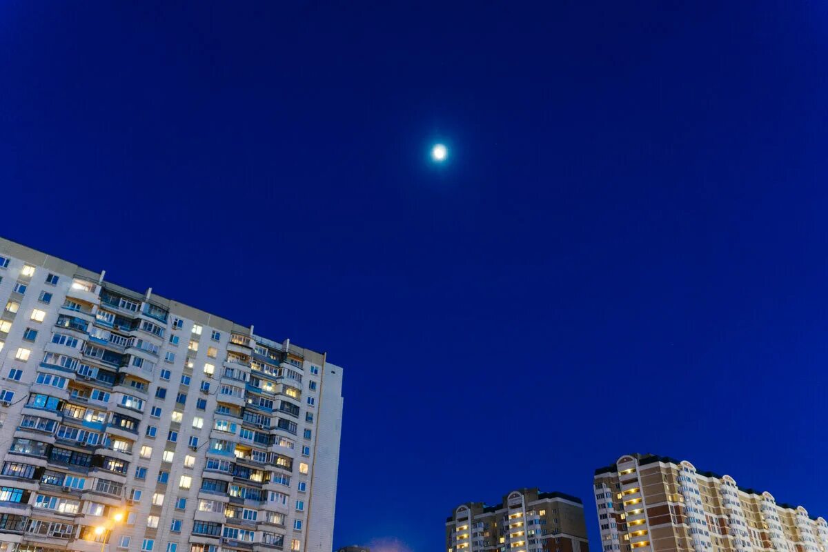 Южное бутово ночью. Окна южное бутово. Вид из окна южное бутово. Москва северное бутово. Южное бутово.