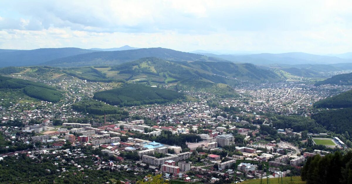 Горно алтайск в июне. Город Горно-Алтайск. Алтай Горно Алтайск. Республика Алтай город Горно-Алтайск. Горно-Алтайск вид сверху.