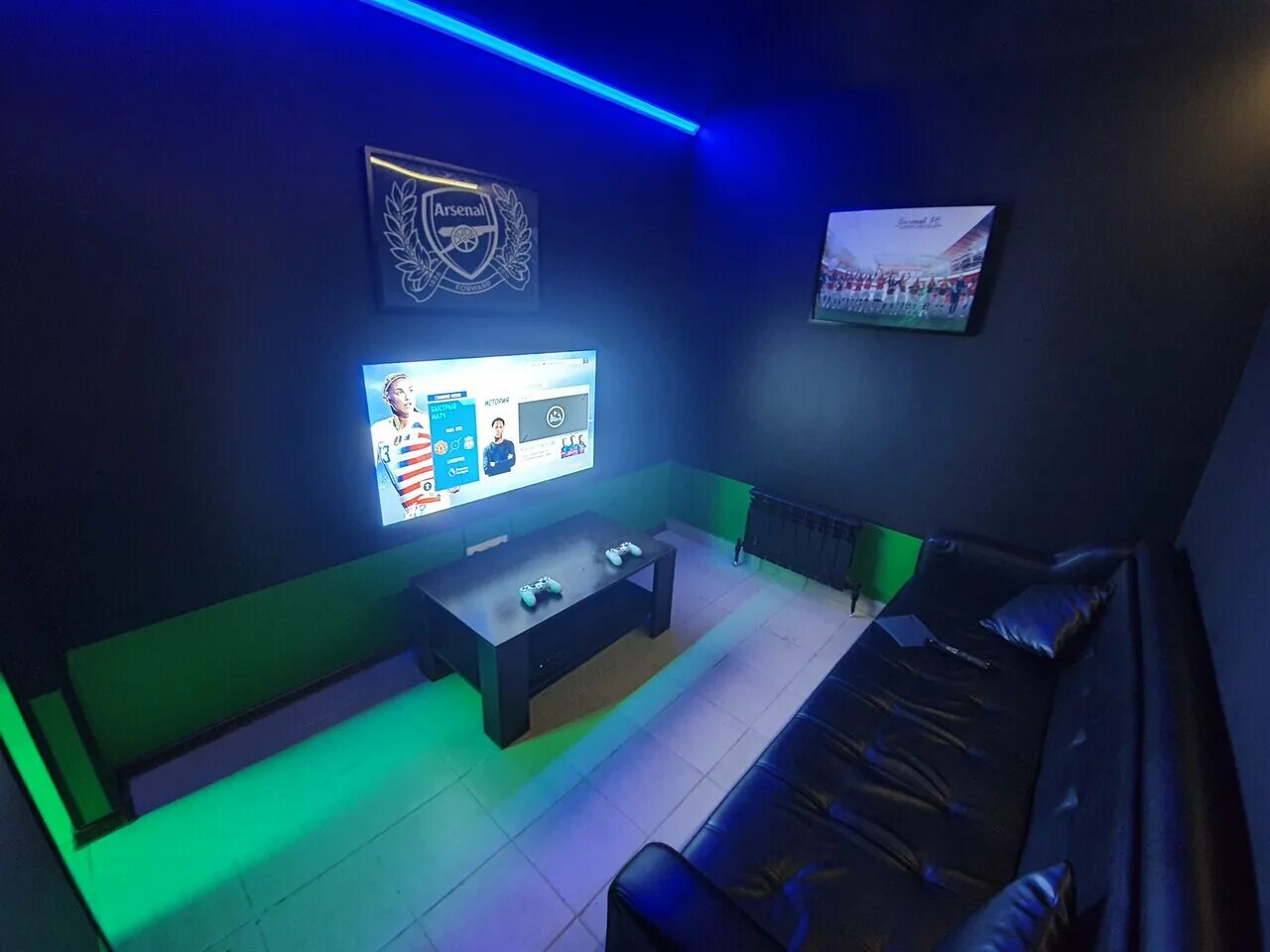 Кальянная с плейстейшен в севастополе. Кальянная с плейстейшен в севастополе. Игровая комната с телевизором. Товарищеская 25б казань кальянная. Антикафе с приставками.