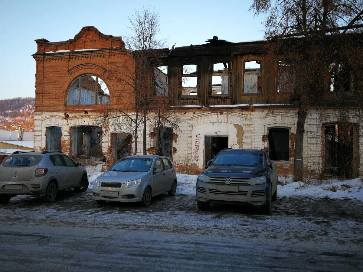 Дом в миассе челябинская область. Города Миасс дом купца Смирнова. Миасс Старая часть. Миасс старый город. Миасс Старая часть дом купца Смирнова.