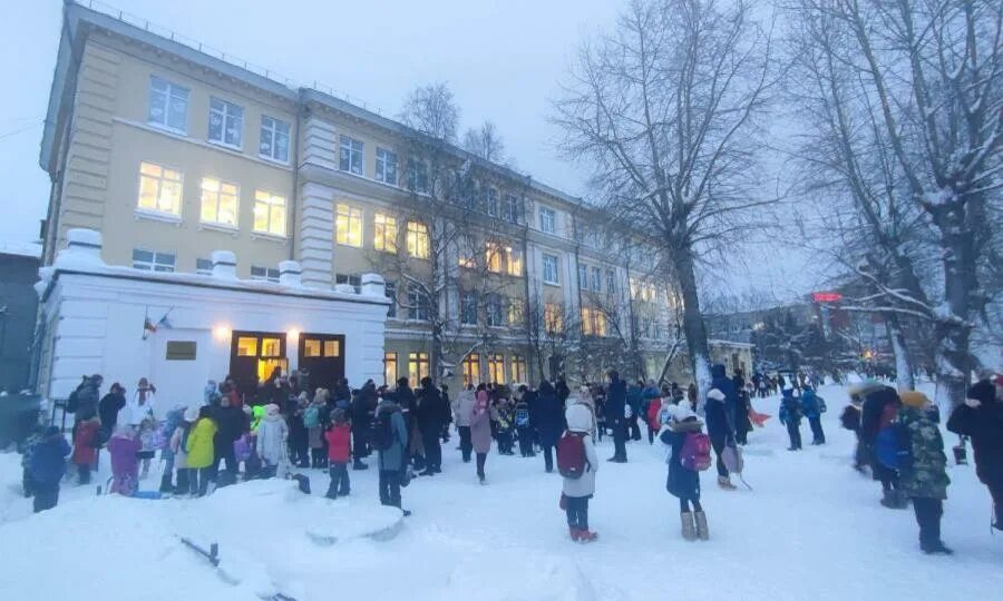 4 школа архангельск. 49 Школа Архангельск. Заминировали Архангельск. Школа Архангельск Московский.