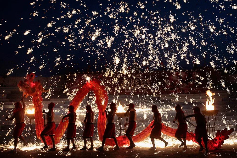 New years festival. Новый год в Китае. Рождество в Китае. Новогодняя ночь в Китае. Празднование нового года в Китае.