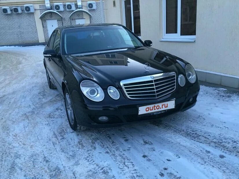 Красивый дом с машиной. Иномарки в черкесске. Автомагазин черкесск. Черкесск 1999. Mercedes-benz e-класс 240 iii (w211, s211), 2002.