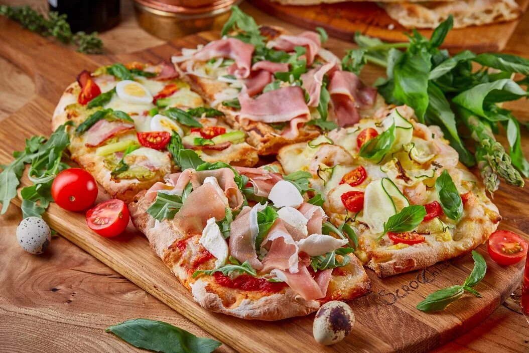 Блюдо для пиццы. Римская пицца скрокьярелла. Scro pizza. Эриче пицца. Пицца в ташир пицца.