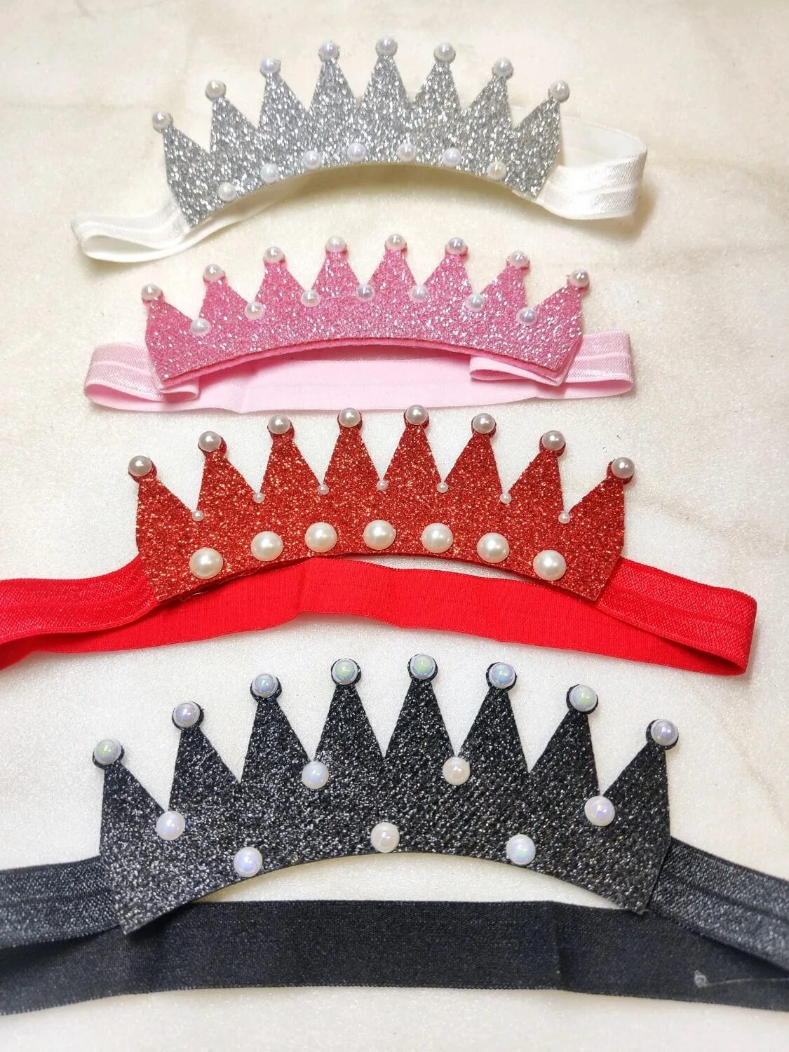 Как сделать детскую корону. Заколка корона из фоамирана. Корона из картона для девочки. Корона из картона. Корона из гофрокартона.