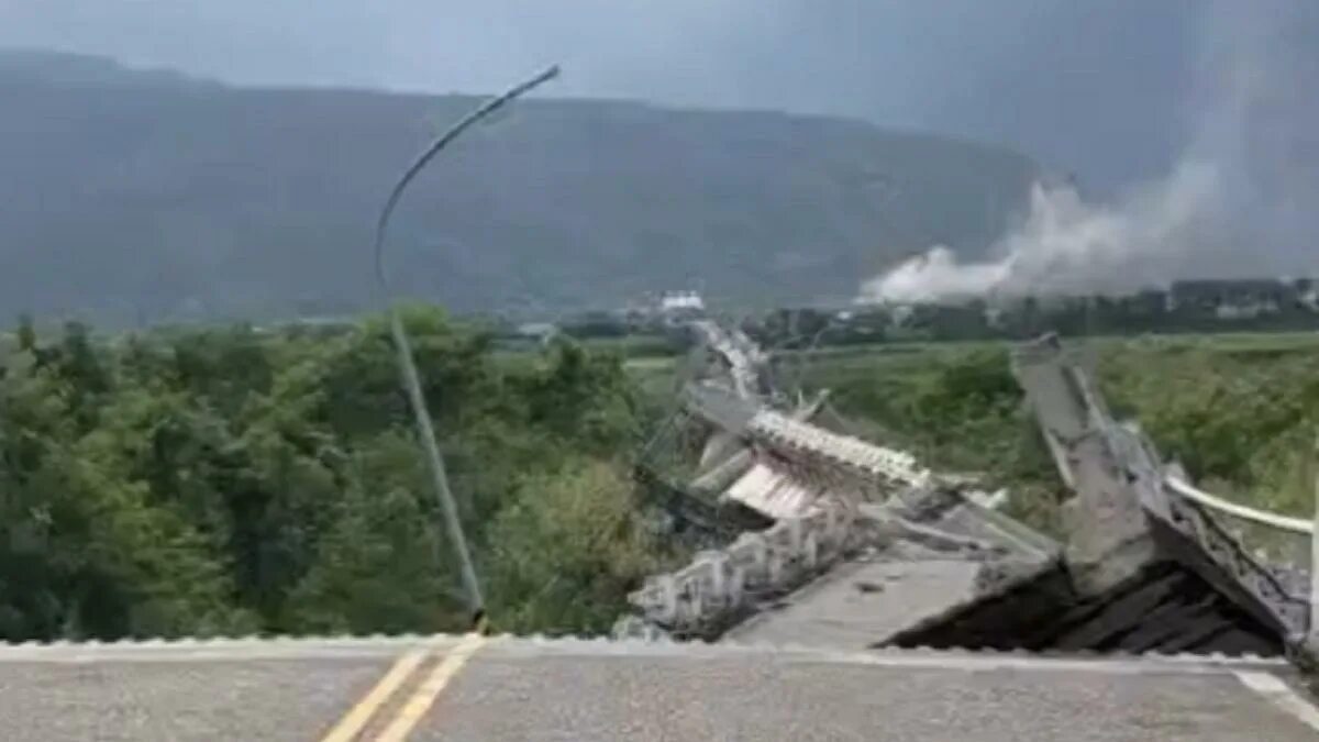Землетрясение на тайване видео. Землетрясение. Землетрясение на Тайване. Мощное землетрясение. Землетрясение разрушения.