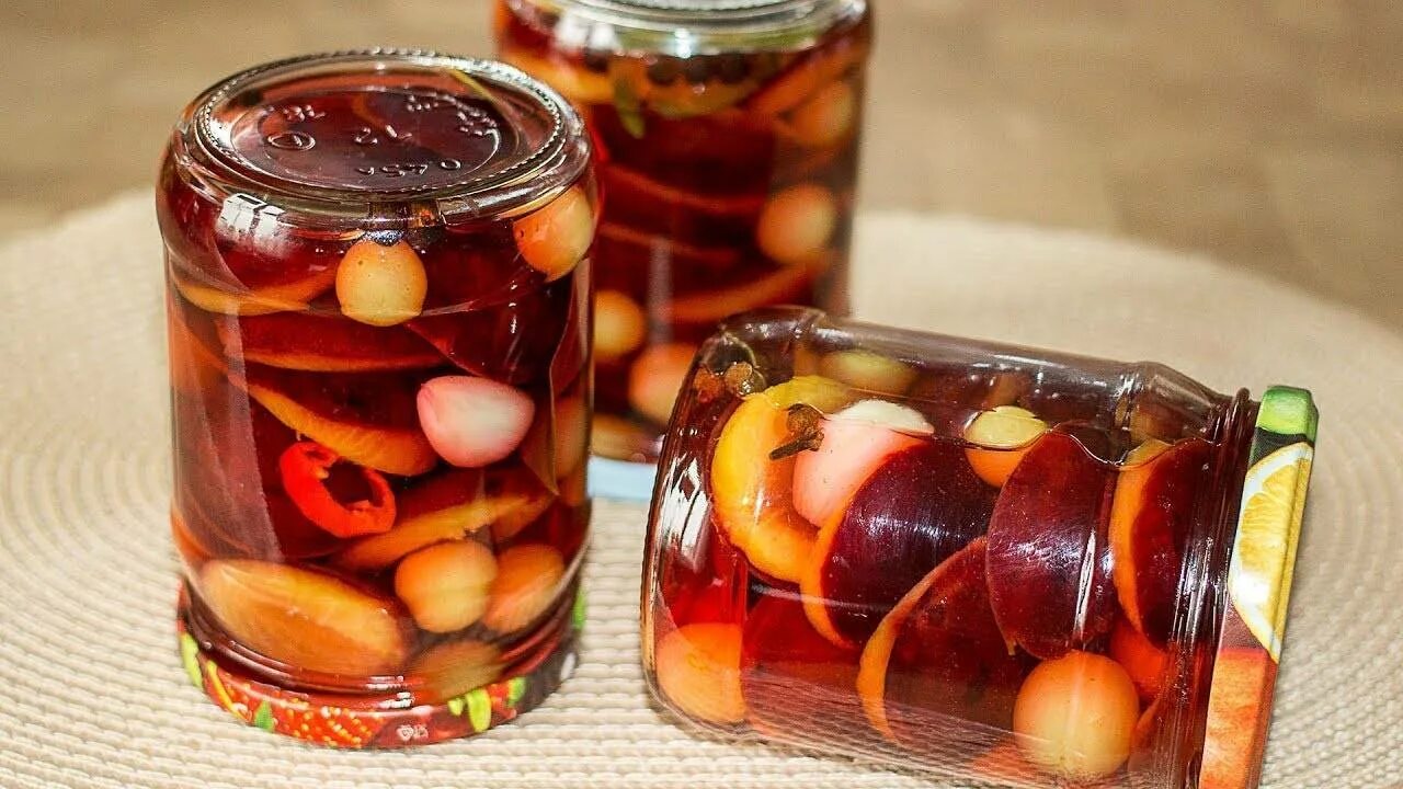 Слива с чесноком в маринаде. Консервирование томатов черри. Грибы в маринаде. Консервирование сливы на зиму. Маринад на зиму рецепты.
