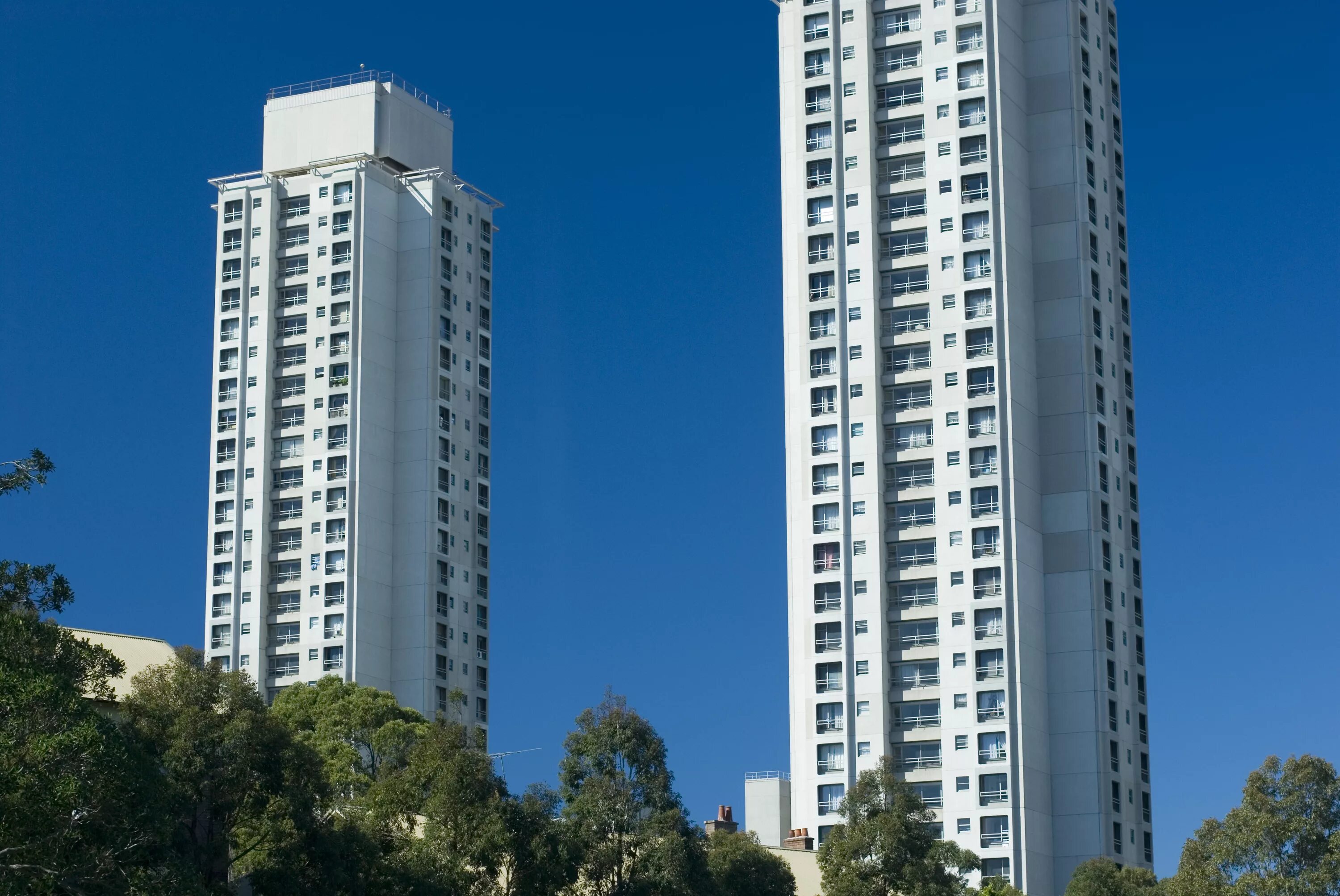 Live blocks of flats. Flat в великобритании. Building мы block of flats. Block of flats в великобритании. A flat in a block of flats.