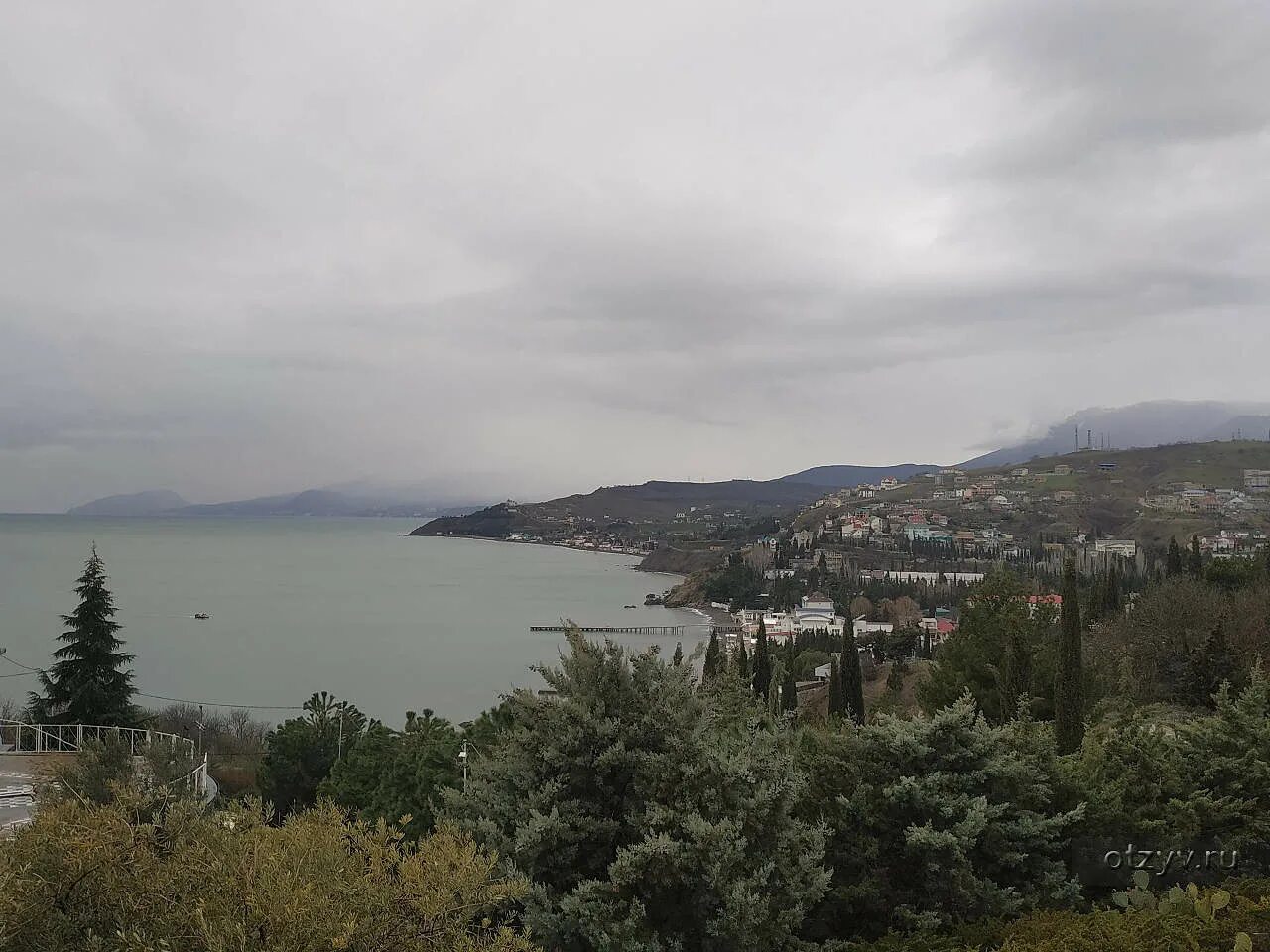 Алушта центральный пляж. Центр набережной алушты. Пансионат ателика горизонт алушта. Гостиница морской уголок алушта. Город алушта отзывы.