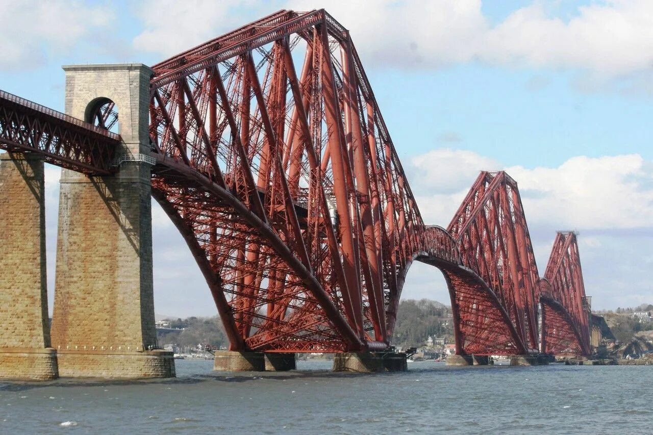 Сколько ушло металла на мост красный дракон. Железнодорожный мост Форт-бридж. Мост Форт-бридж Эдинбург. Моста через Ферт-оф-Форт в Шотландии. Форт-бридж Шотландия.