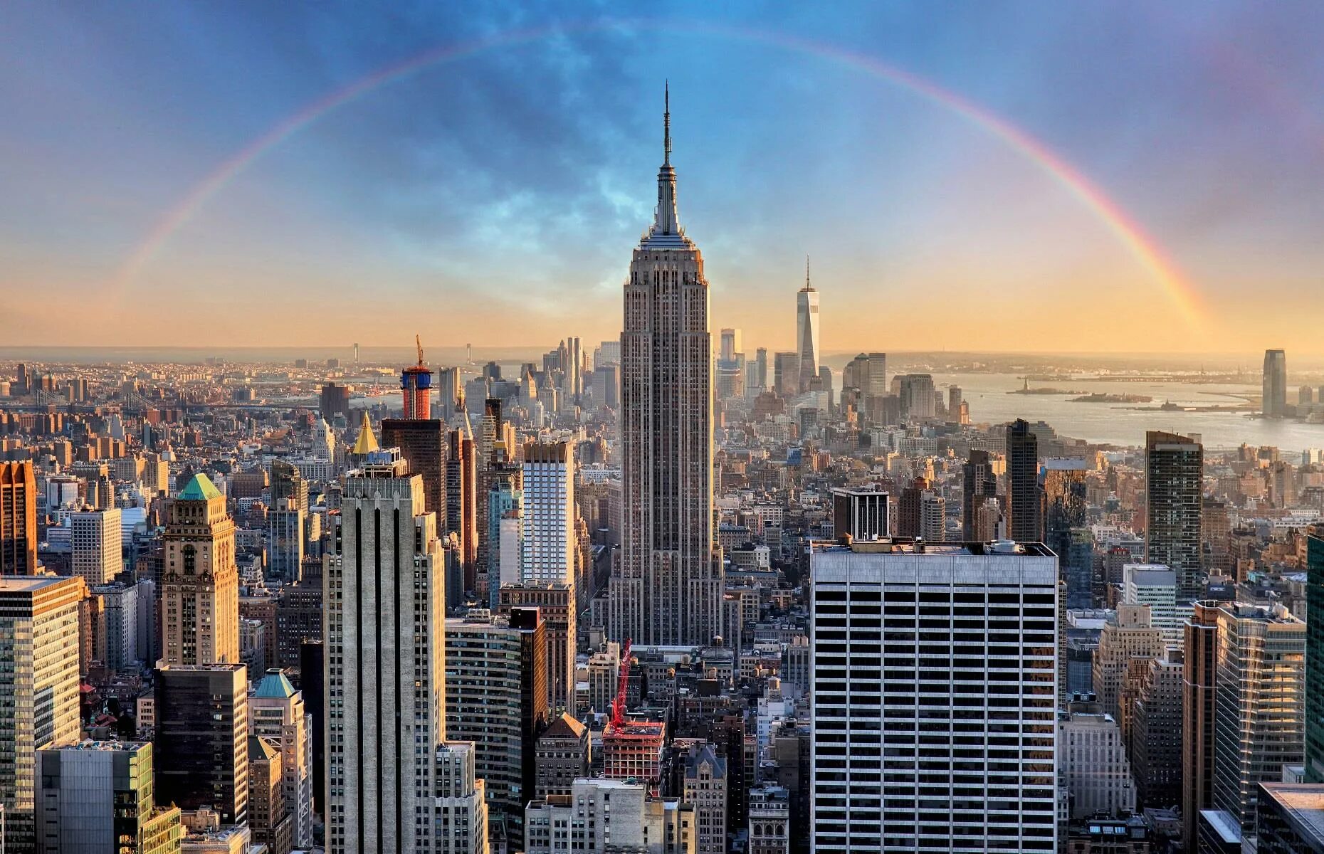 New york is the largest city. Нью-йорк. эмпайр-стейт-билдинг. city shot.