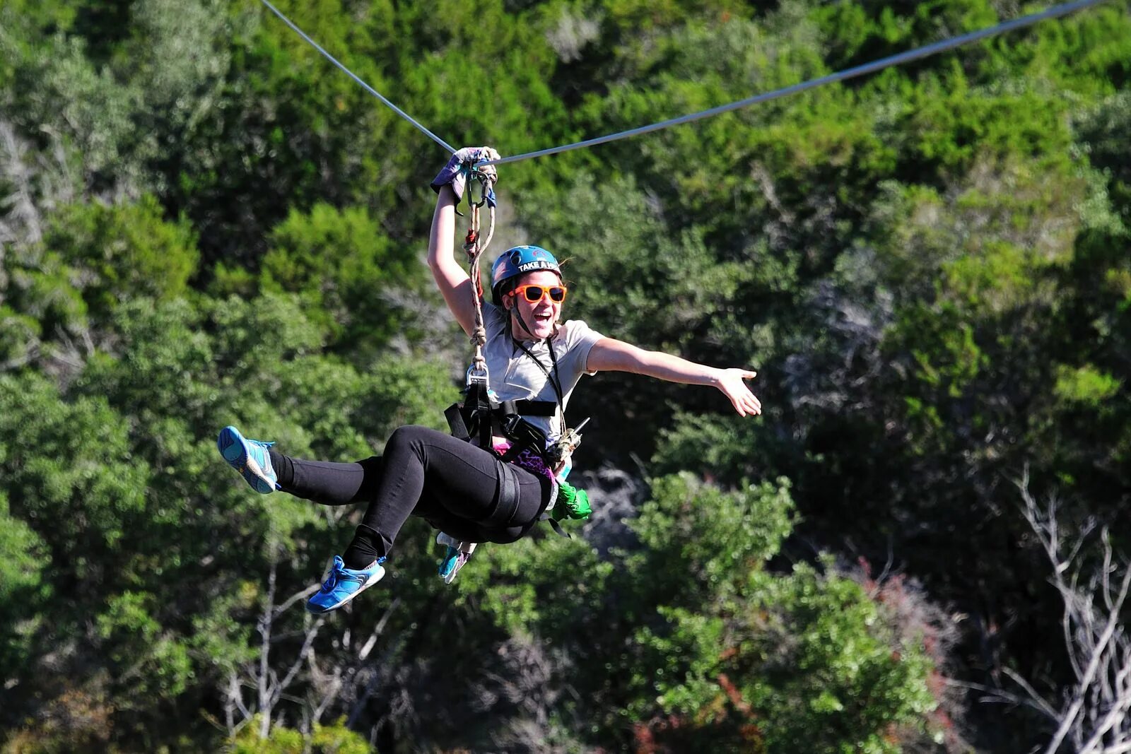 Зиплайн что это такое. Lake Travis Zipline Adventures. Зиплайн Турция. Анапа Zipline. Троллей Zipline Рускеала.