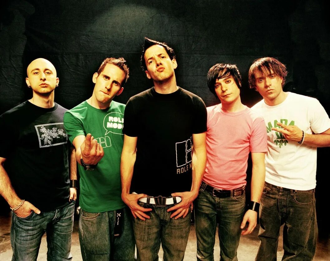 Simple Plan в молодости. Симпл ПЛЭН вокалист. Simple музыкант. Simple Plan 2001. Simple plan is