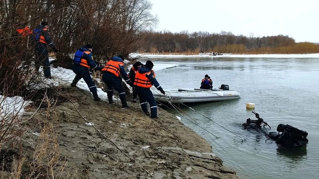 Пропавшие рыбаки Омск. Спасение на воде. Дно Иртыша в Омске. Омск под водой