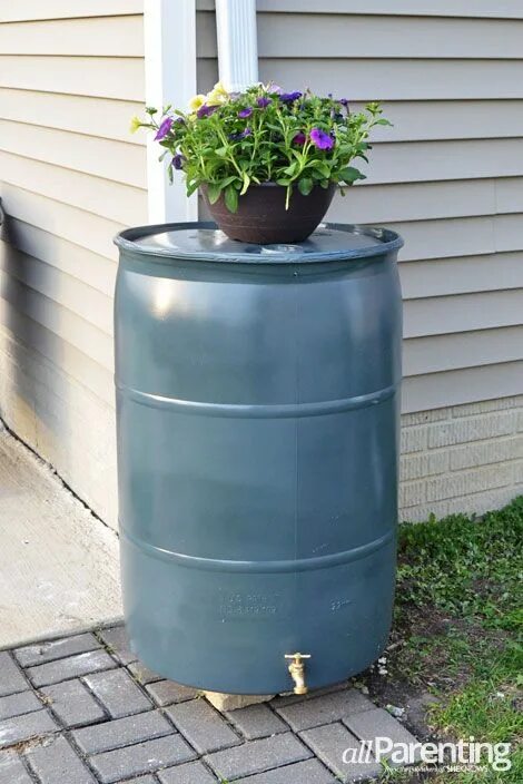 Дождевая бочка Rain Barrel 240 литров. Емкость для сбора дождевой воды. Металлическая емкость для воды на дачу. Бочка для полива на даче.