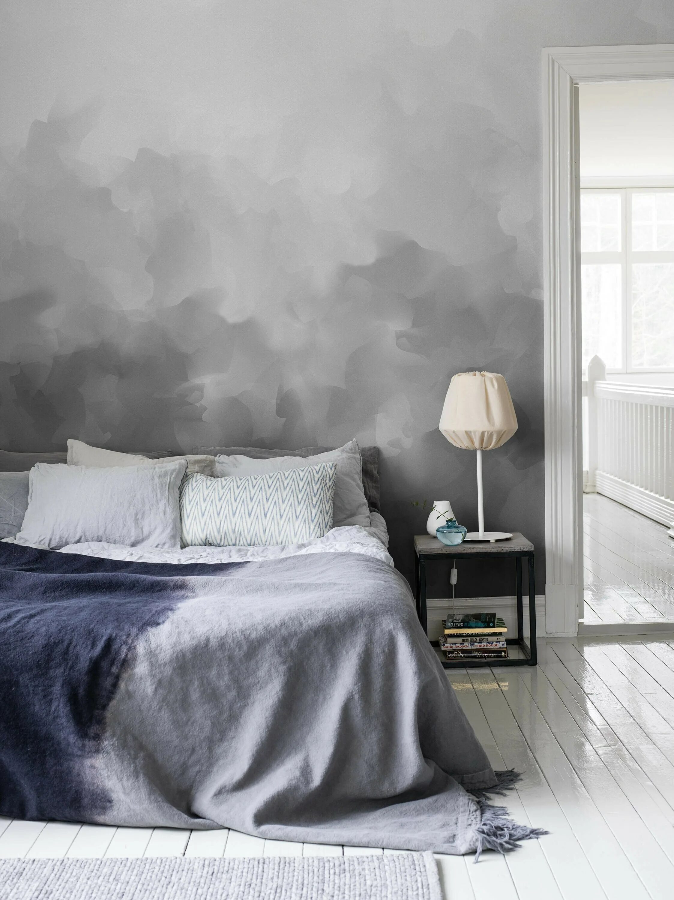 Как покрасить стены в белый цвет. Dulux 30bb 62/044. краска для стен в спальне. покрашенные стены в интерьере. серая краска в интерьере.