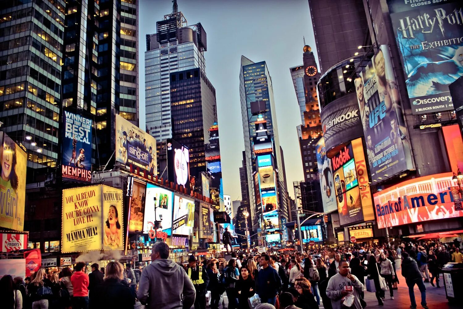 When go to new york. Нью-Йорк Таймс сквер. Площадь Таймс-сквер в Нью-Йорке. Манхэттен Таймс сквер площадь США. Нью-Йорк улица Таймс сквер.