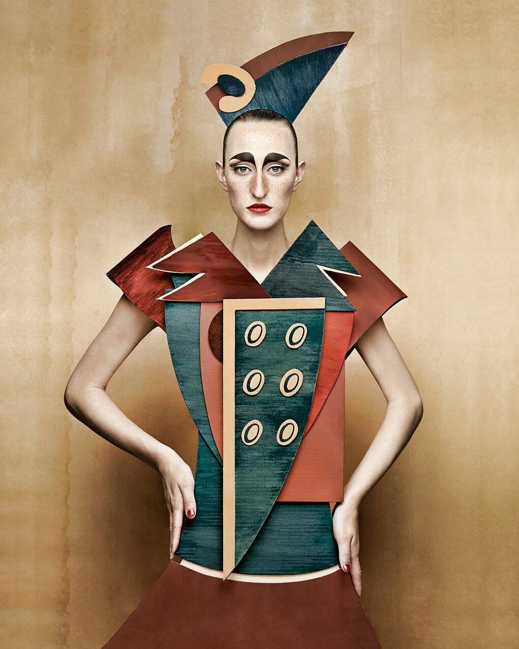 Дама ди. Кристиан Таглиавини. Фотограф Кристиан Тальявини. Стиль сюрреализм в одежде. Авангардный образ.