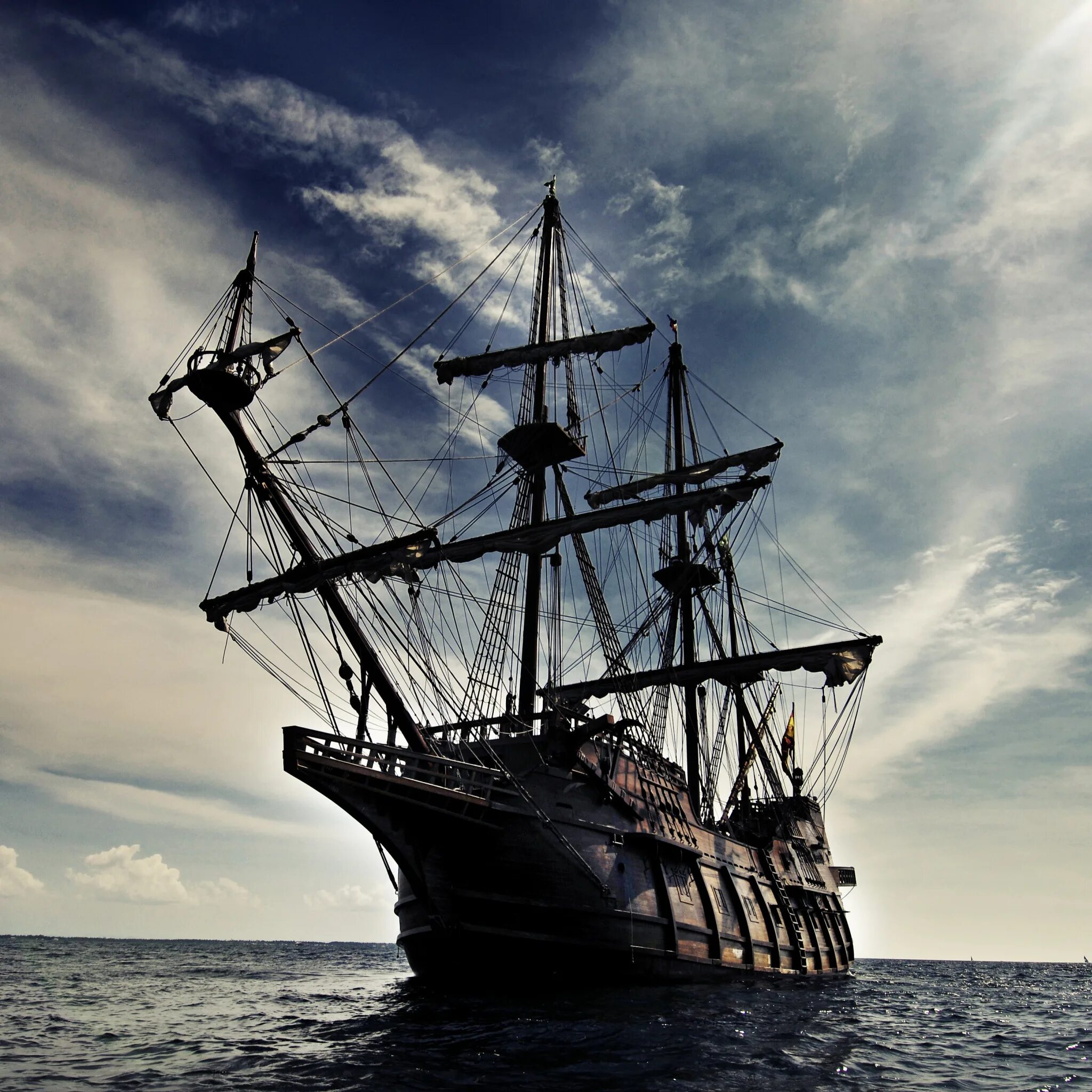 Пираты Карибского моря черная Жемчужина. Чёрная Жемчужина корабль пираты Карибского моря. Пиратский корабль черная Жемчужина. Корабль черная Жемчужина в море.