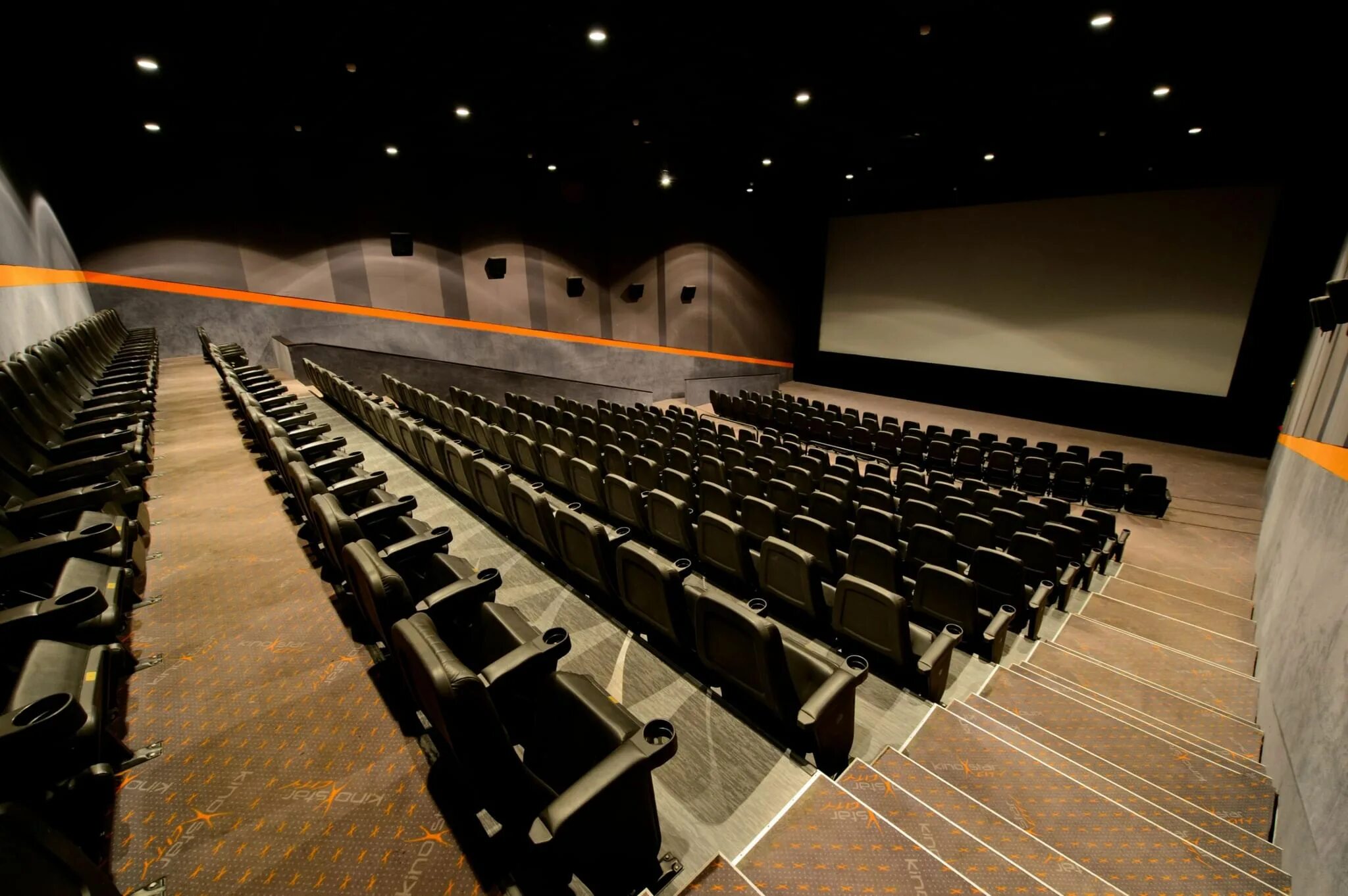 кронверк синема заневский каскад. кинотеатр заневский спб. заневский кинотеатр расписание. заневский каскад кинотеатр залы. кронверк синема заневский каскад.