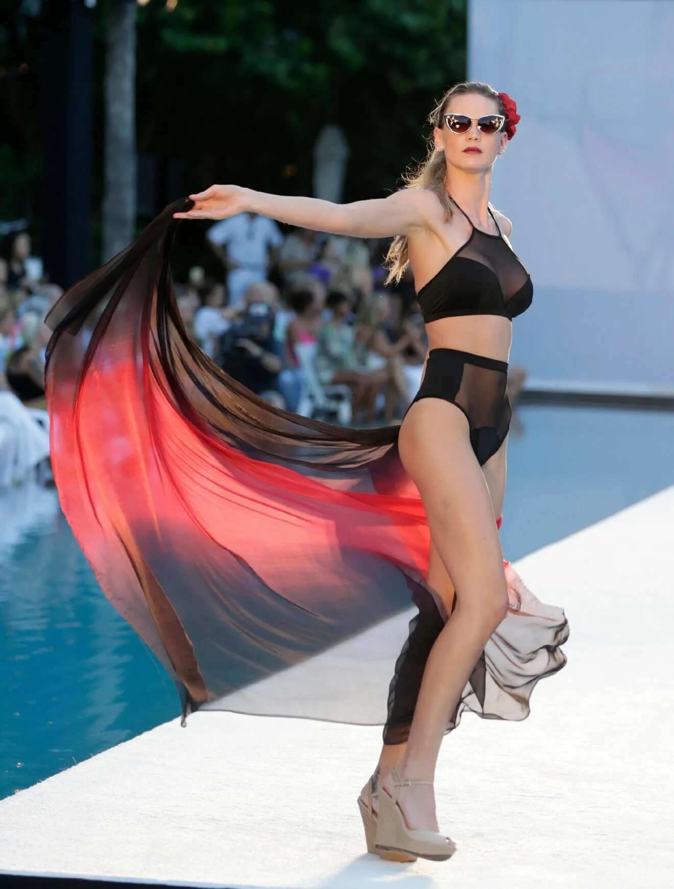 Bikini heat models. Алессандра амбросио. Тана бошофф. Models heat. Обои фитнес outdoor.