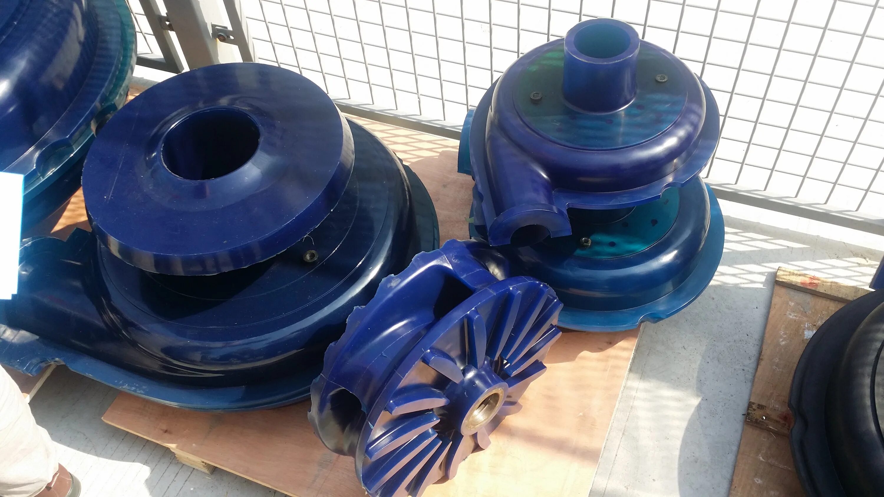 Насос полиуретан. Насос полиуретановый корпус. Насос для полиуретана. Насос полиуретан. Виброопоры для подпруживания конвейера полиуретановые.