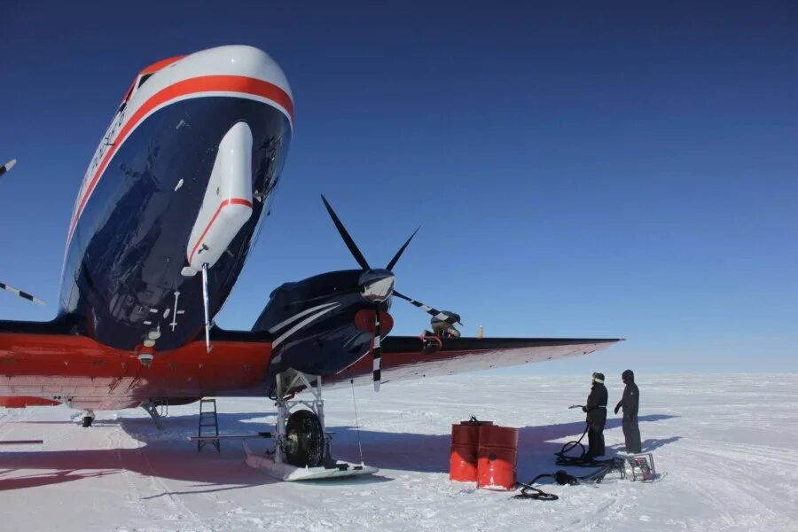 Самолет в арктике. Полярный самолет. Полярная авиация гулянский. Ан-2 полярная авиация. Ил 14 арктика.