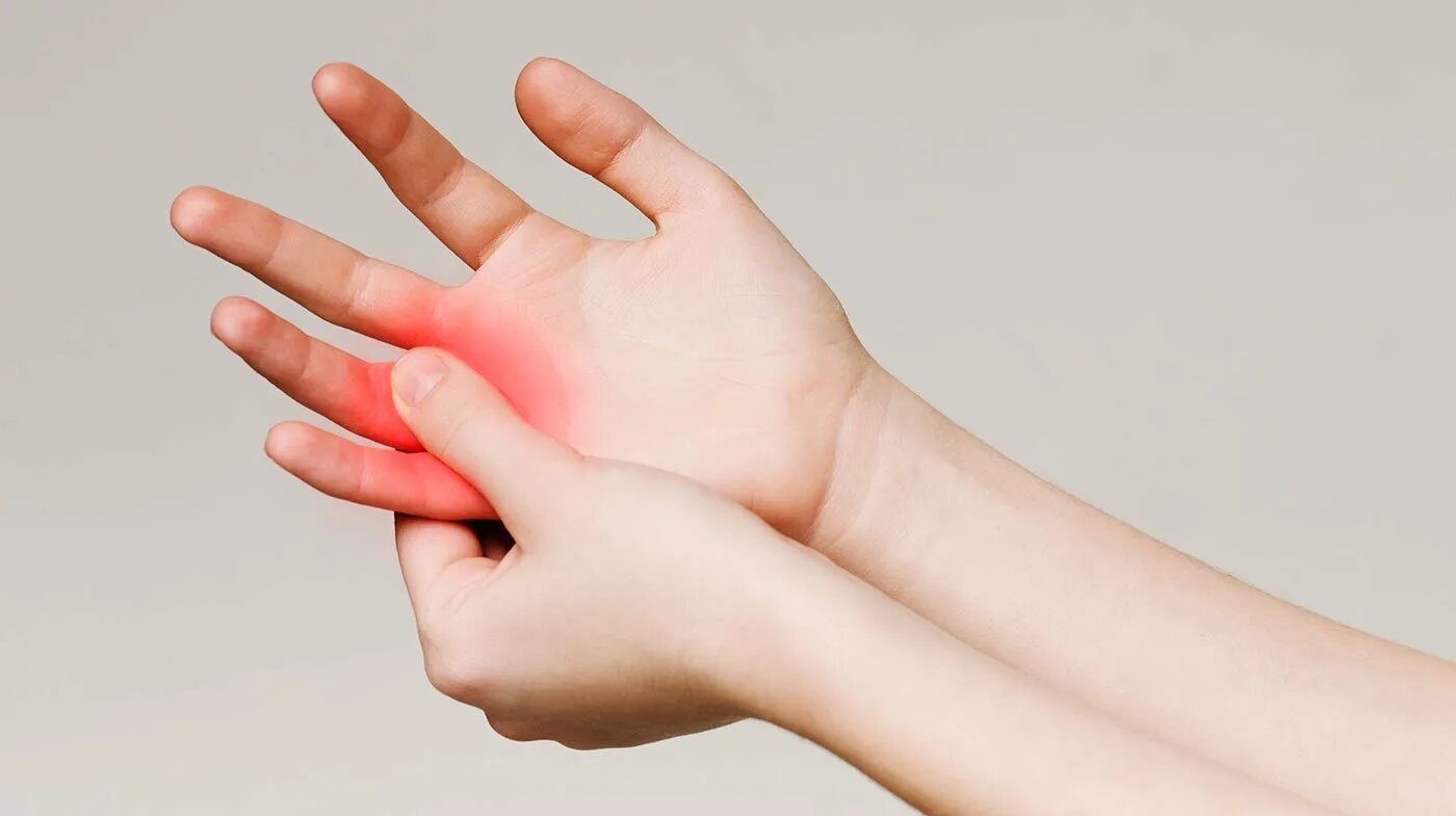 Look at my fingers. Скрестить пальцы на удачу. Пальцы крестиком. Finger stop content. Два пальца.