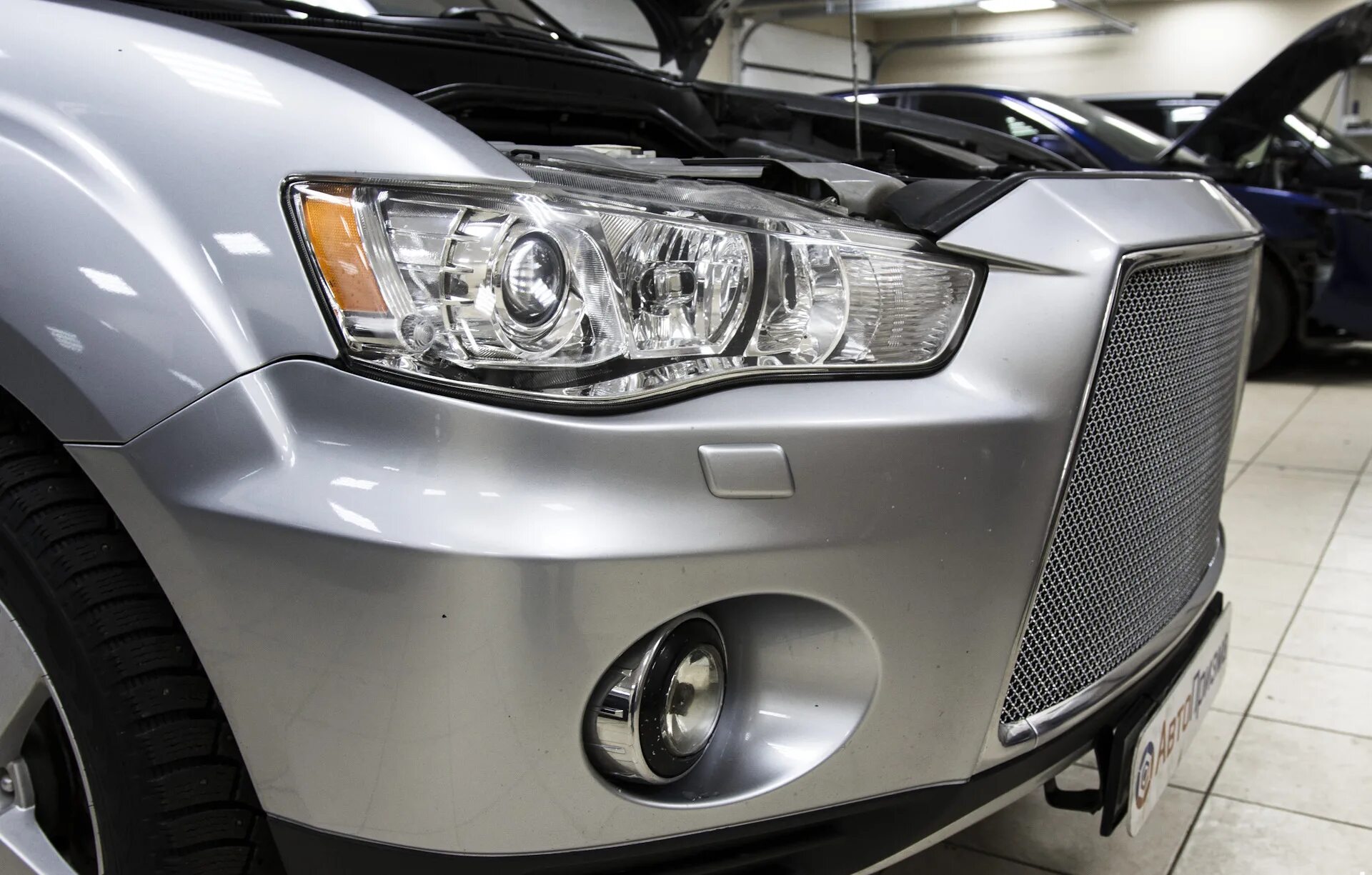 Mitsubishi outlander xl 2008 линзы. Линзы митсубиси аутлендер. Фары линзы mitsubishi outlander. Линзы в митсубиси аутлендер xl. Линзы в outlander xl.