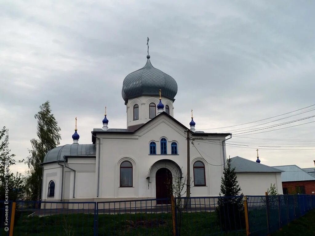 Новосемейкино самара. Храм в Новосемейкино Самарской области. Космодамианская Церковь в Самарской области. Космодамианская Церковь, Жуковский. Новосемейкино Самарская область природа.