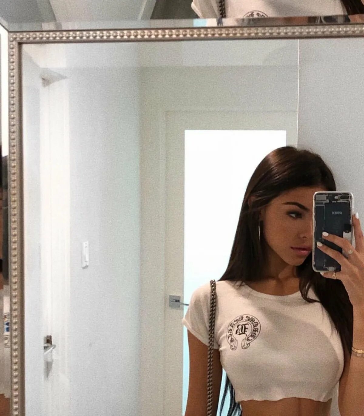 Фото в зеркале. Madison Beer селфи 2020. Madison Beer Инстаграмм.